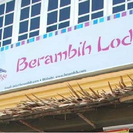 Berambih Lodge Kuching Exterior foto